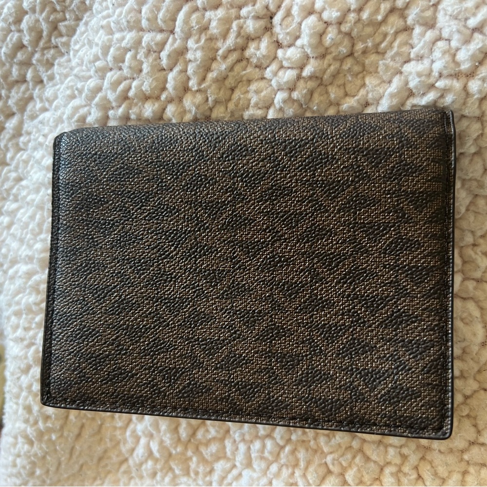 Brand new Michael Kors Bi-fold card wallet - Picture 6 of 7